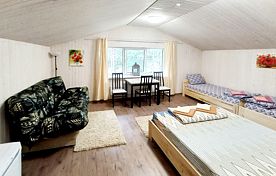 Четырёхместный полулюкс Comfort 2 отдельные кровати и двуспальная кровать, Кемпинг GreenWood, Добрянский район