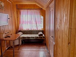 Трёхместный полулюкс с балконом и с красивым видом из окна, Турбаза Далай, Баргузинский район