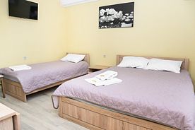 3-х местный Улучшенный с двуспальной и односпальной кроватями, База отдыха и рыбалки Пятницкий Плёс, Солнечногорский район