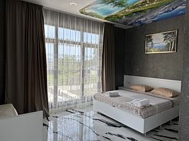 Трёхместные апартаменты с красивым видом из окна, База отдыха Морской ветер, Пицунда