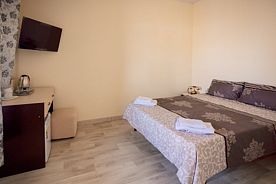 Двухместный номер Standard с балконом и с красивым видом из окна двуспальная кровать, База отдыха Артемида, Должанская