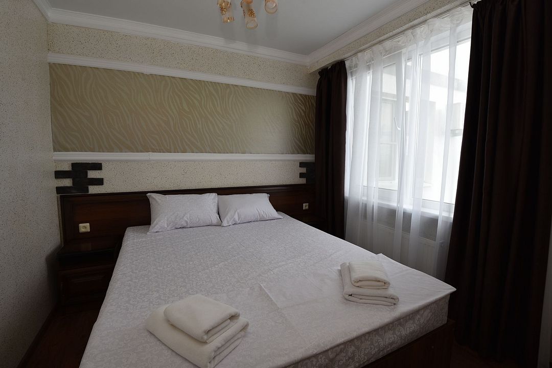 Делюкс 2-местный 2-комнатный (c балконом)