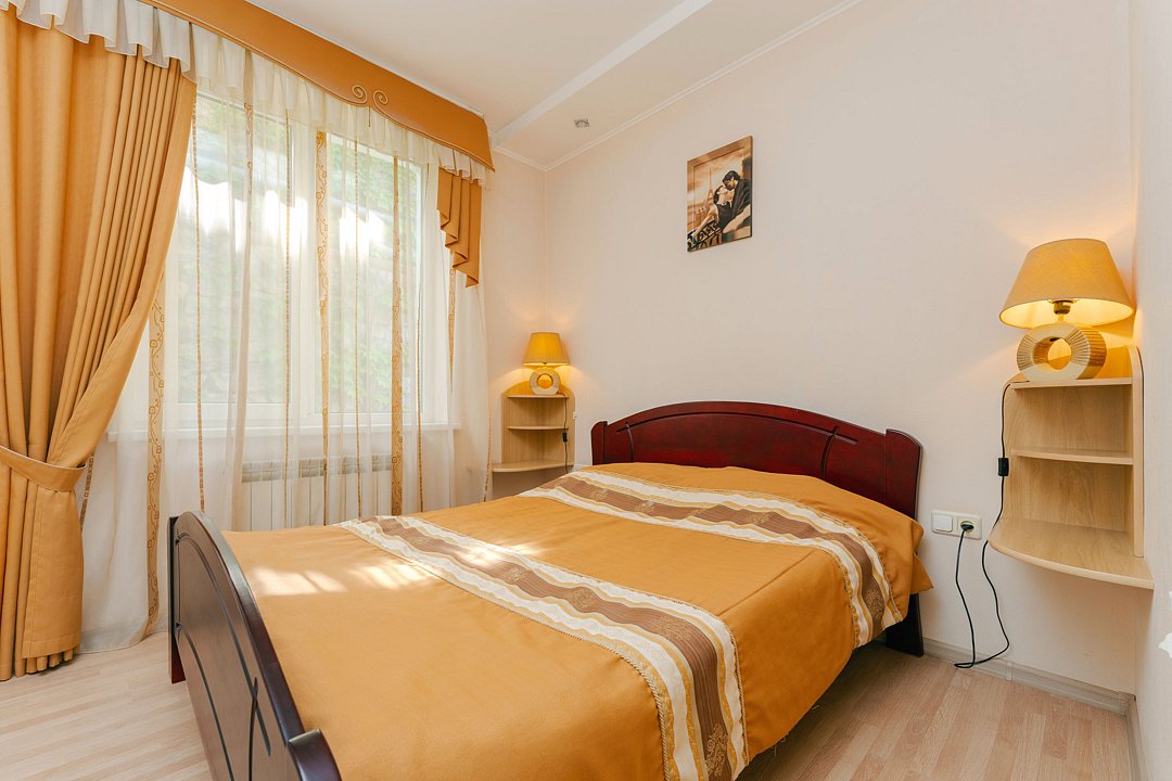 Апартаменты улучшенные 4-местные 3-комнатные (с террасой)