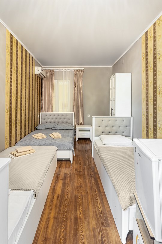 Семейный 4-местный (с двумя односпальными кроватями)