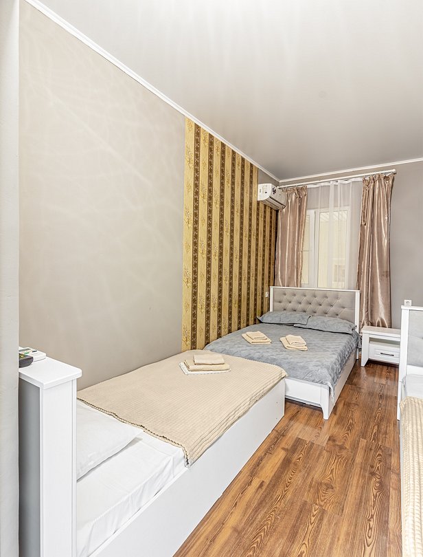 Семейный 4-местный (с двумя односпальными кроватями)