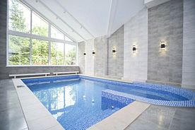 Замок, Дом Замок на берегу озера, Москва