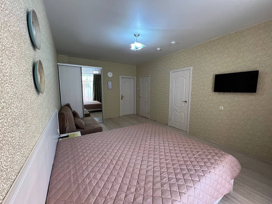 Апартаменты 4-местный (с собственным двориком)