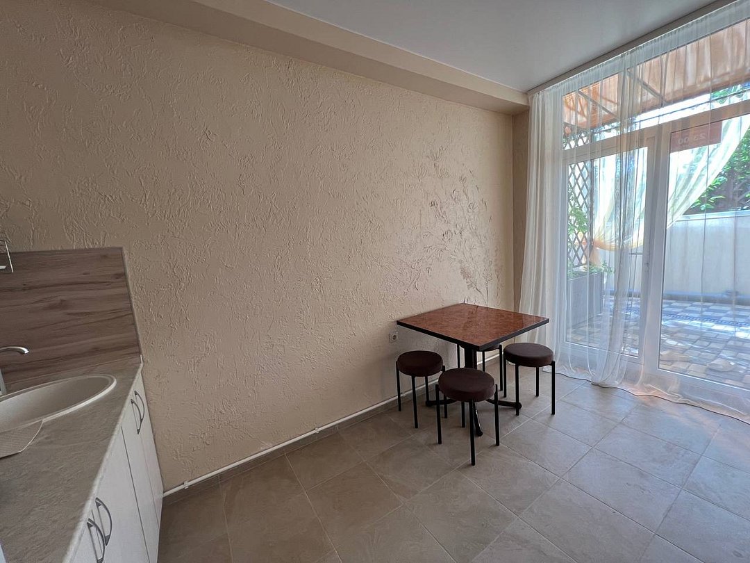 Апартаменты 4-местный (с собственным двориком)