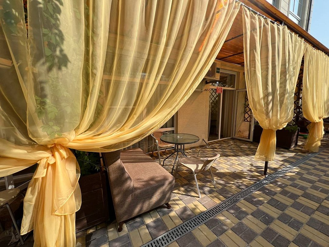 Апартаменты 4-местный (с собственным двориком)