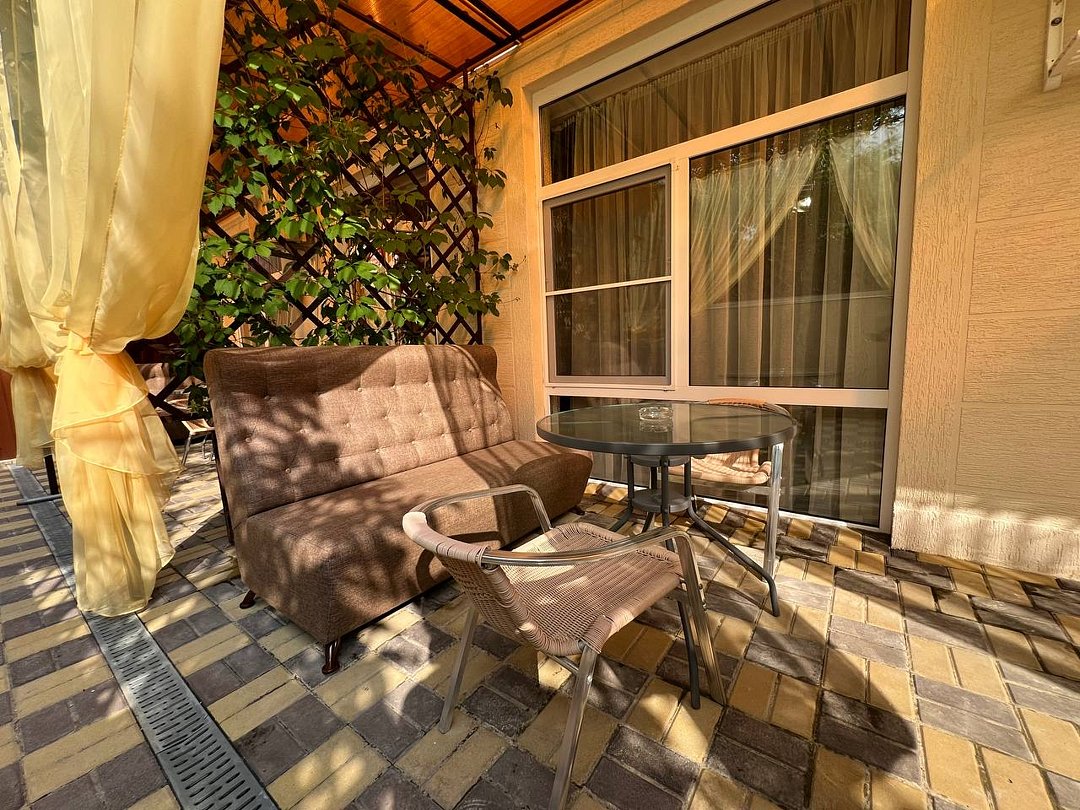 Апартаменты 4-местный (с собственным двориком)