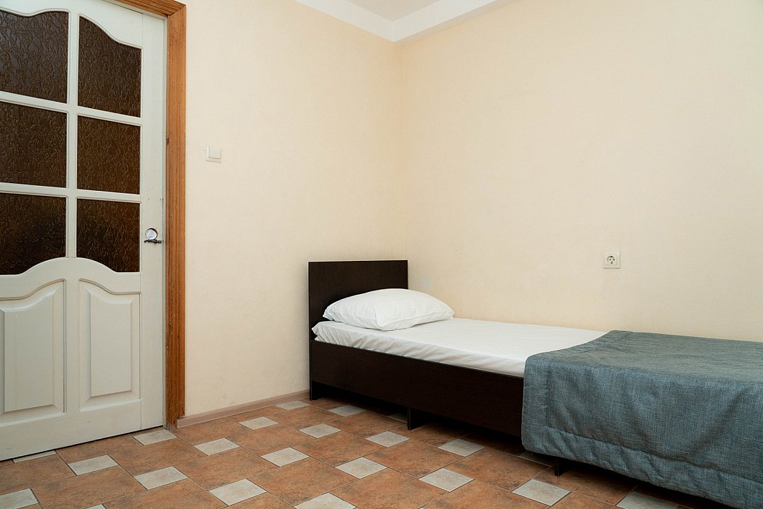 Номер 8-местный 3-комнатный (без кухни)