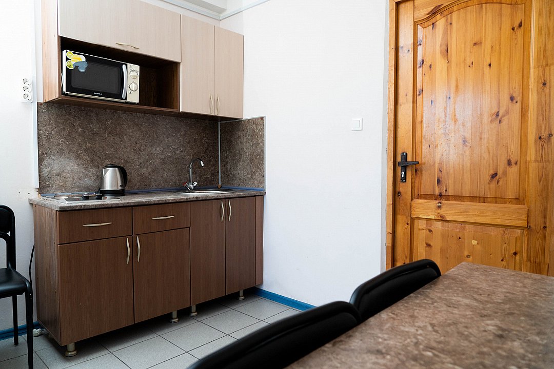 Номер 8-местный 3-комнатный (с кухней)