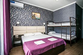 Четырёхместный номер с балконом, База отдыха Голд, Феодосия