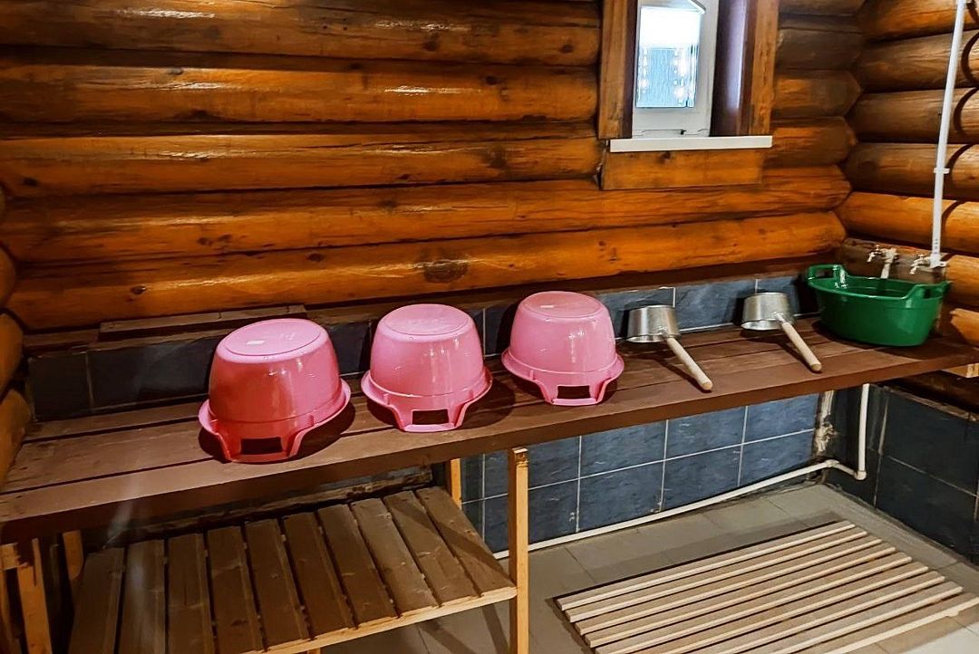 Дом 8-местный 4-комнатный 2-этажный (с баней)