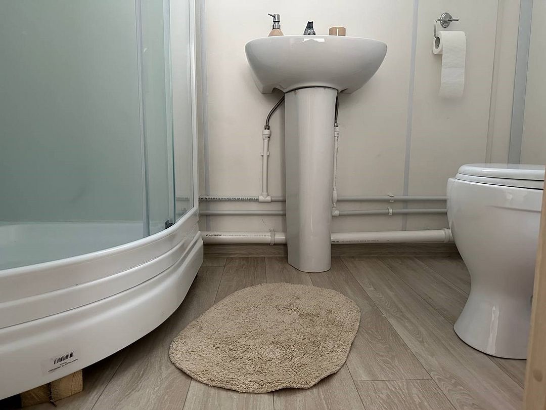 Домик 4-местный 2-комнатный №3 (вид на озеро)