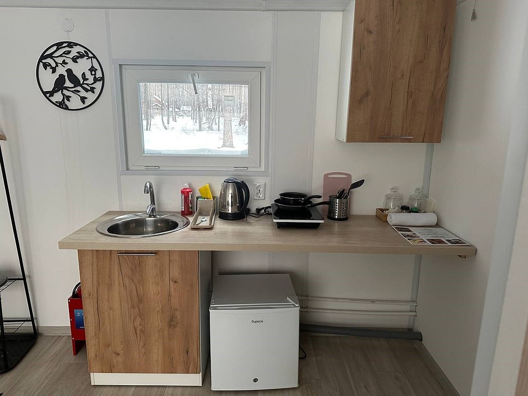 Домик 4-местный 2-комнатный №6 (вид на озеро)