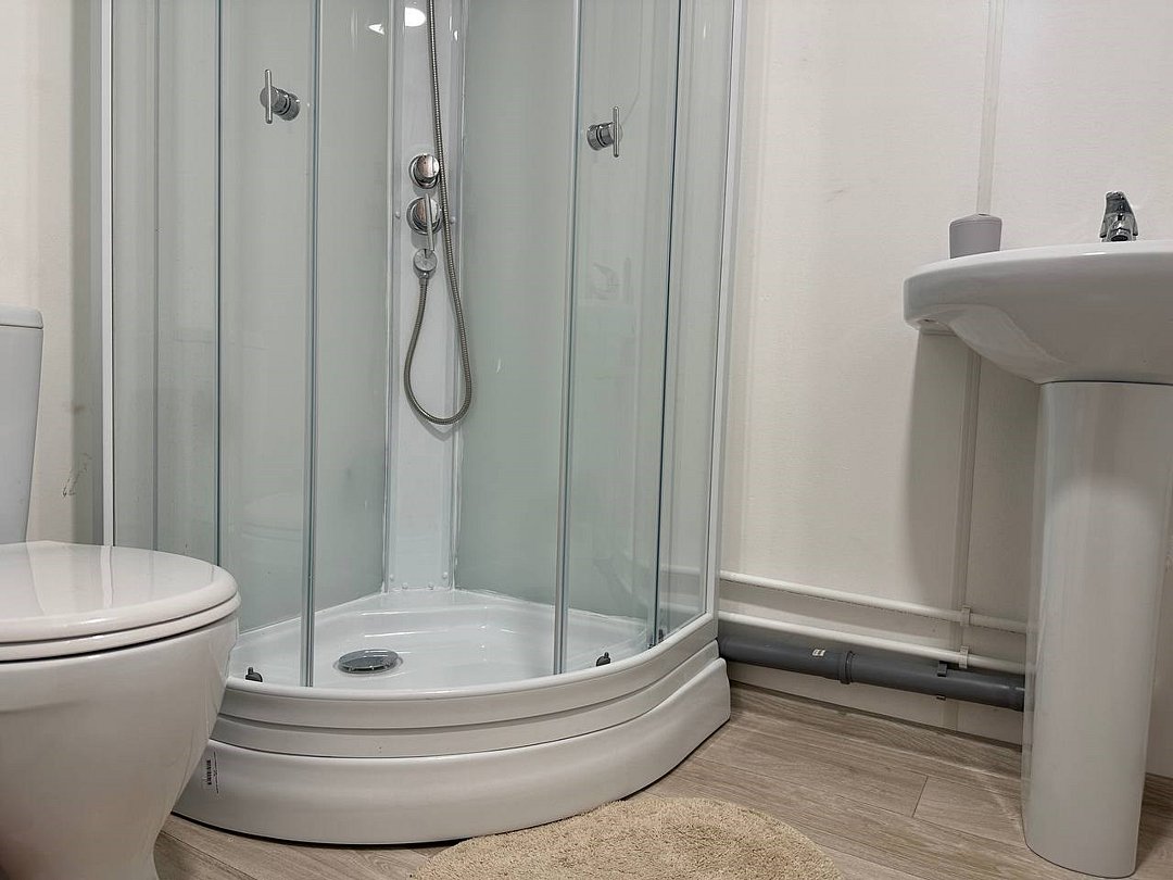 Домик 4-местный 2-комнатный №6 (вид на озеро)