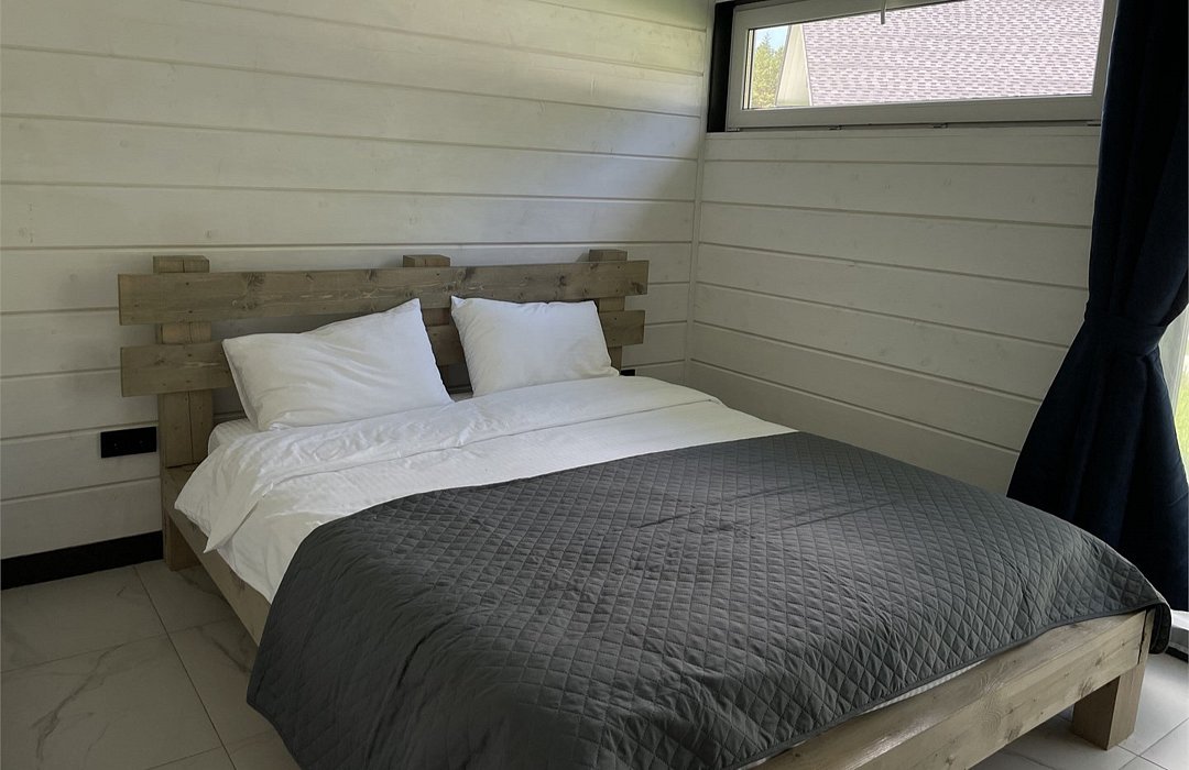 Коттедж 8-местный №13 (12 соток)