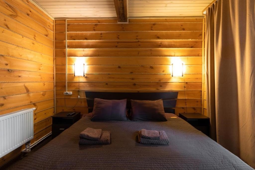 Дом 4-местный 2-комнатный (с панорамными окнами и верандой)