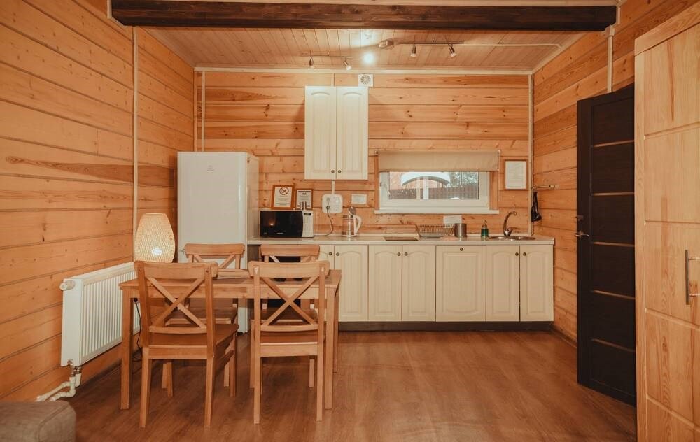 Дом 4-местный 2-комнатный (с панорамными окнами и верандой)