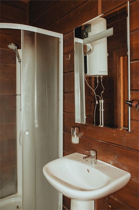 Дом 4-местный 2-комнатный (с панорамными окнами и верандой)