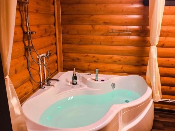 Коттедж 2-местный 1-комнатный (Люкс для двоих)