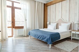 Двухместный полулюкс Provence №70 c 1 комнатой с балконом и с видом на парк двуспальная кровать, База отдыха Лель, Уфа