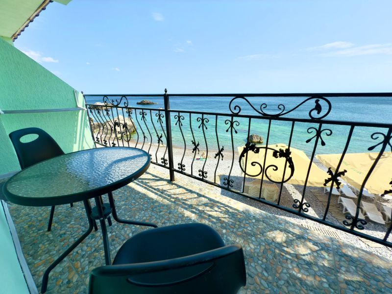 Зелёный уголок в Форосе, Крым: фото 4