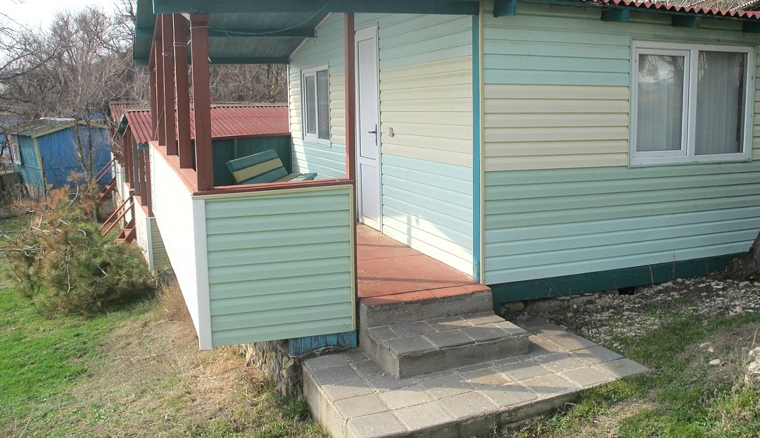 Коттедж 2-местный 2-комнатный (с верандой)