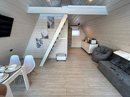 Четырёхместный коттедж с балконом и с красивым видом из окна, Глэмпинг На заре, Рамонь