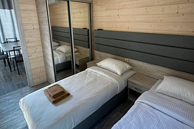 Шестиместный коттедж 2 отдельные кровати и двуспальная кровать, Свет Маяка, Лермонтово