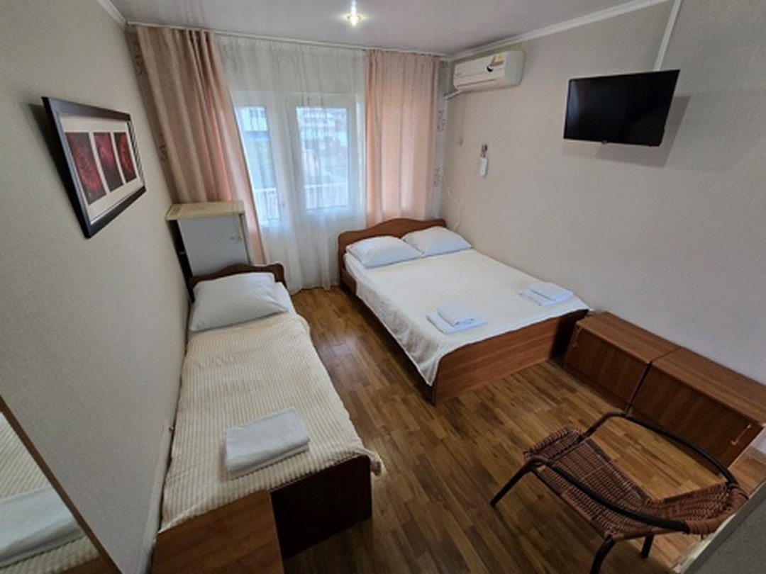 Стандартный 3-местный 1-комнатный (с балконом)