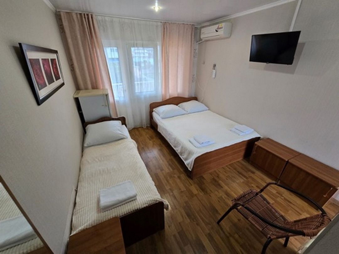 Стандартный 3-местный 1-комнатный (с балконом)