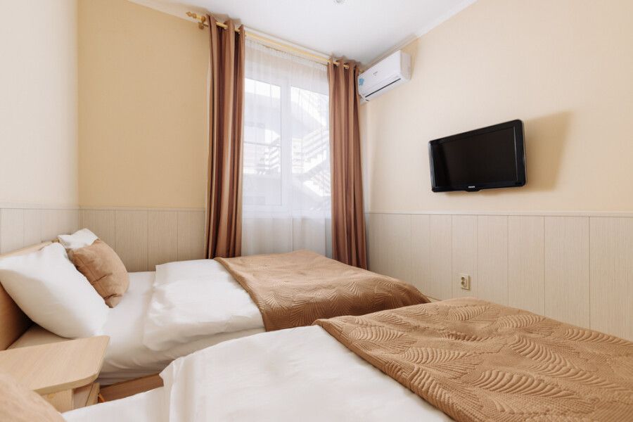 Стандартный 3-местный (с 2-спальной и 1-спальной кроватями и кухней на 2 номера)