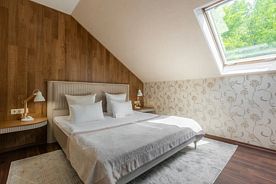 Двухместный люкс мансарда №5 с 2 комнатами с красивым видом из окна двуспальная кровать, База отдыха Лель, Уфа