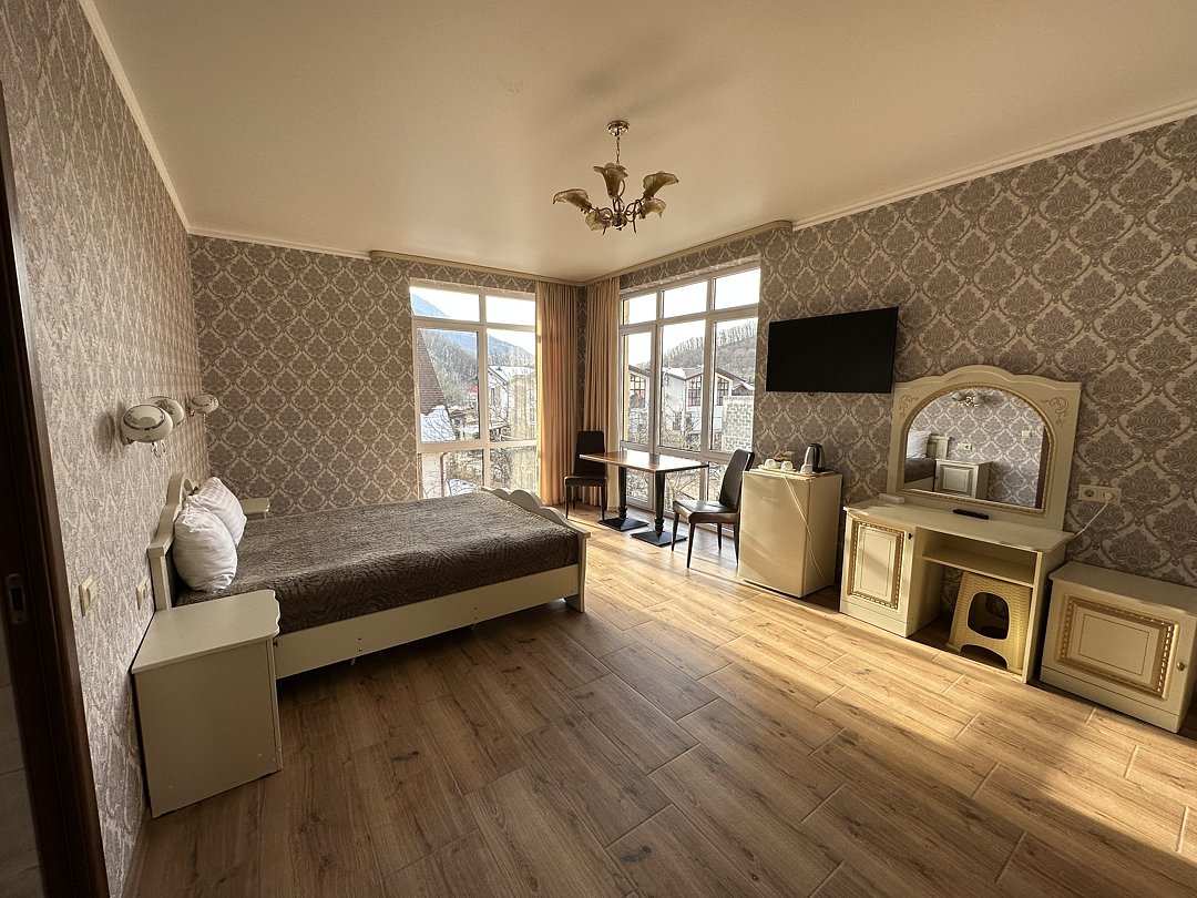 Стандартный 3-местный (с видом на горы)