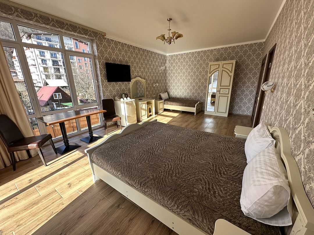 Стандартный 3-местный (с видом на горы)