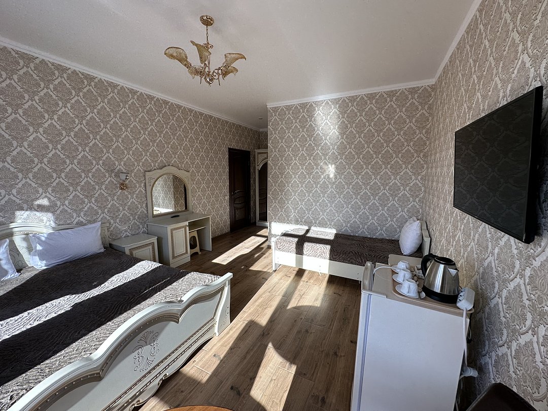 Стандартный 3-местный (с видом на горы)