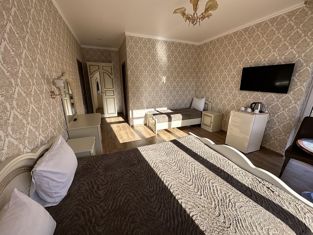 Стандартный 3-местный (с видом на горы)