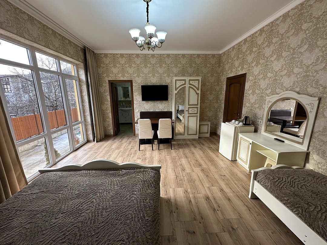 Стандартный 3-местный (с видом на горы)