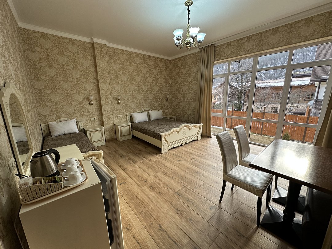 Стандартный 3-местный (с видом на горы)