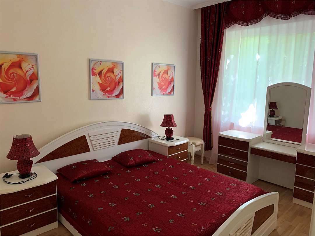 Семейный Гостевой 4-местный 2-комнатный (Розовый сад)