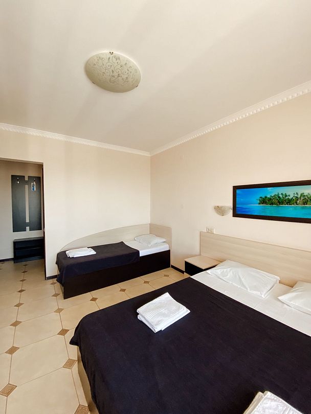 Стандартный 3-местный (с балконом)