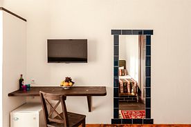 Трехместный номер с одной двуспальной, одной полутораспальной и одной односпальной кроватями с балконом, База отдыха Марракеш, Сочи