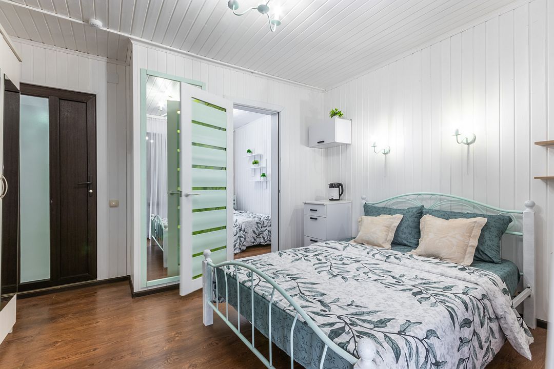 Стандартный 4-местный 2-комнатный (Французский)