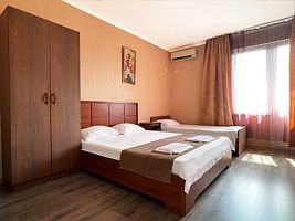 Семейный 5-местный с балконом, Гостевой дом НикОль, Лоо