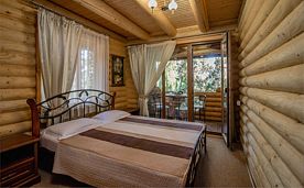 Коттедж сруб 4-местный с двумя спальнями и двориком, Пансионат Береговой (Малый Маяк), Алушта