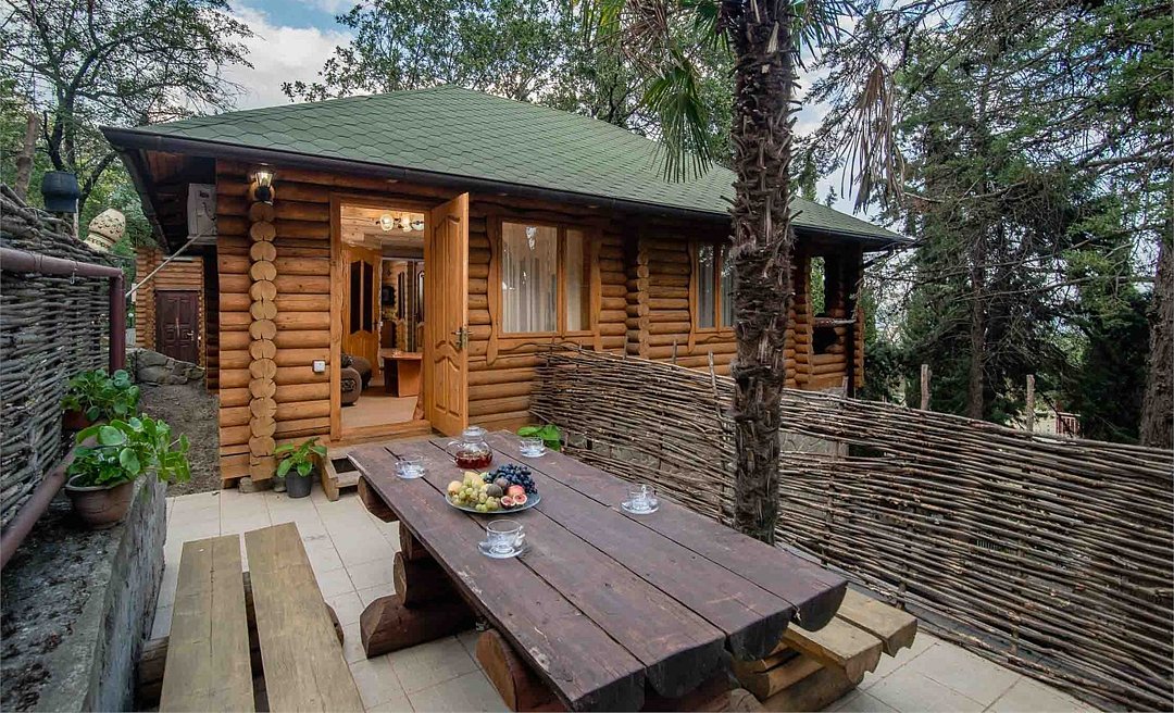 Коттедж-сруб 4-местный 3-комнатный (с двориком)