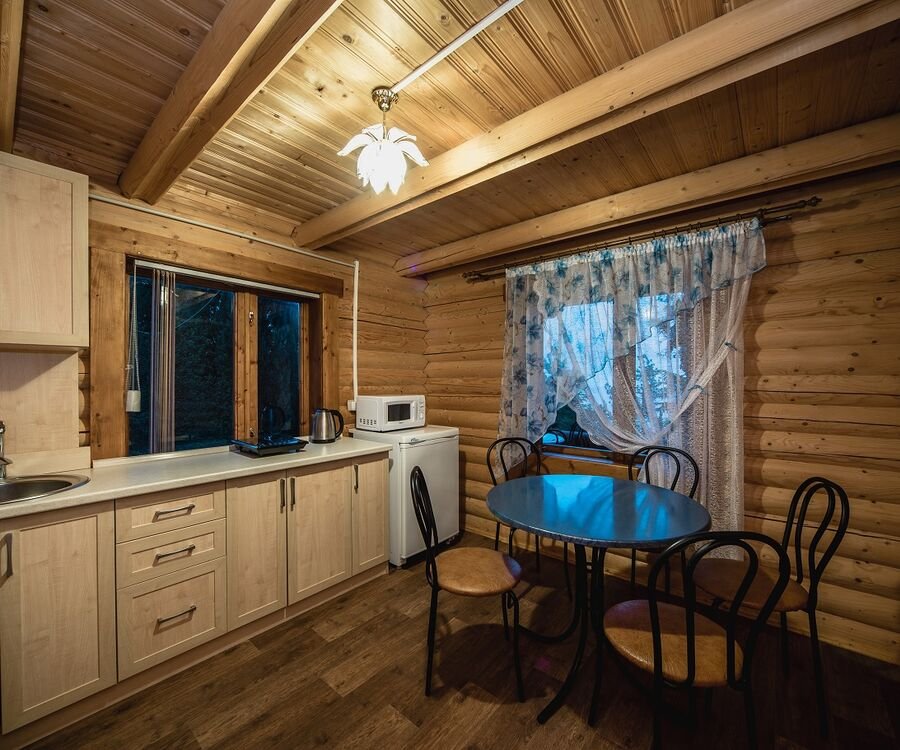 Коттедж-сруб 4-местный 3-комнатный 2-этажный (с кухней)