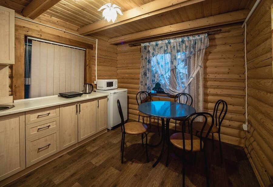 Коттедж-сруб 4-местный 3-комнатный 2-этажный (с террасой)